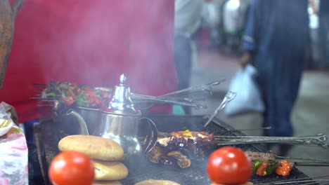 comida callejera en marrakech en la plaza principal, marruecos