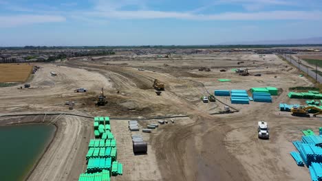 Ein-Drohnenflug-über-Die-Anfangsphase-Einer-Neuen-Hausbaustelle