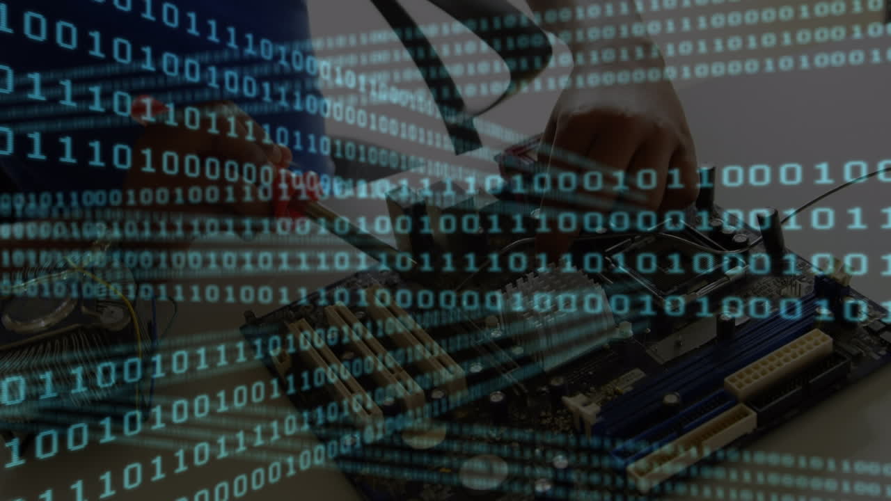 animación del procesamiento de datos sobre el hombre caucásico con placa de circuito de computadora