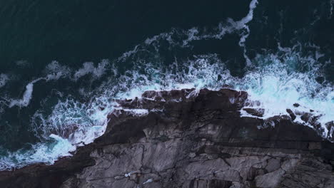 rocky coastline of tungeneset beach, senja, with waves crashing against the shore