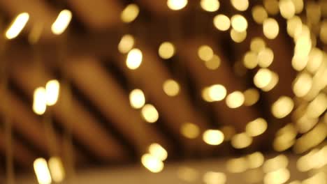 luces bokeh naranjas en un obturador lento