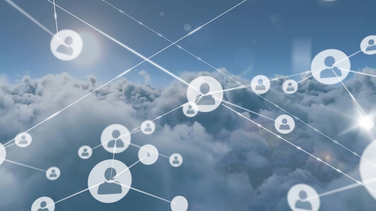 Animation af netværk af profilikoner mod skyer på den blå himmel