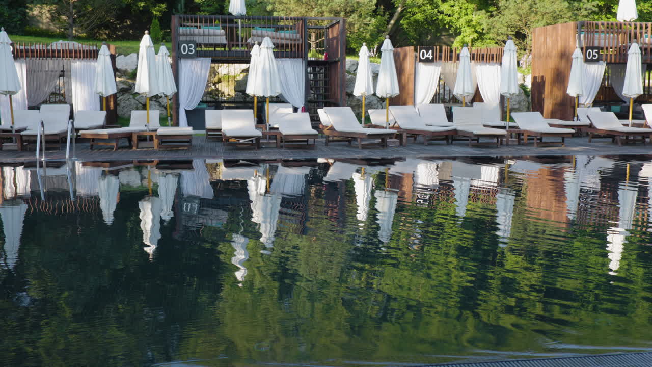 открытый бассейн