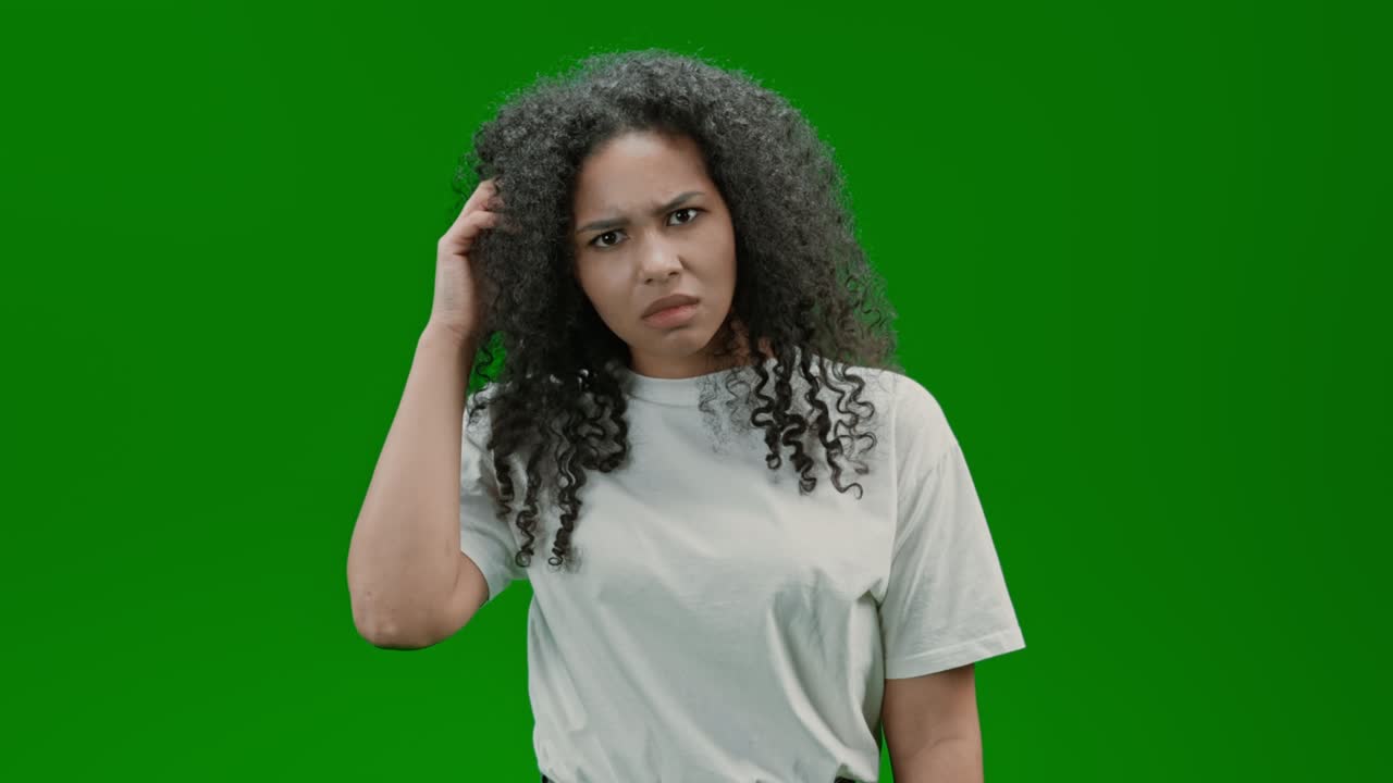 la mujer del retrato de la pantalla verde parece sin idea.