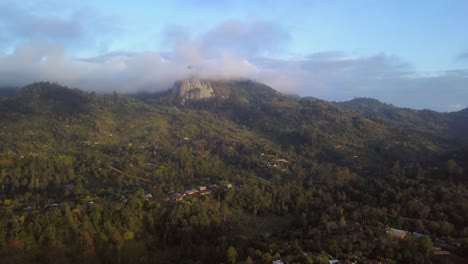 Sonnenaufgang-In-Den-Grünen-Taita-Hügeln,-Kenia