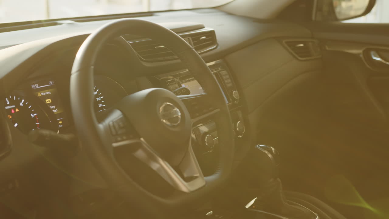 внутренний вид автомобиля nissan