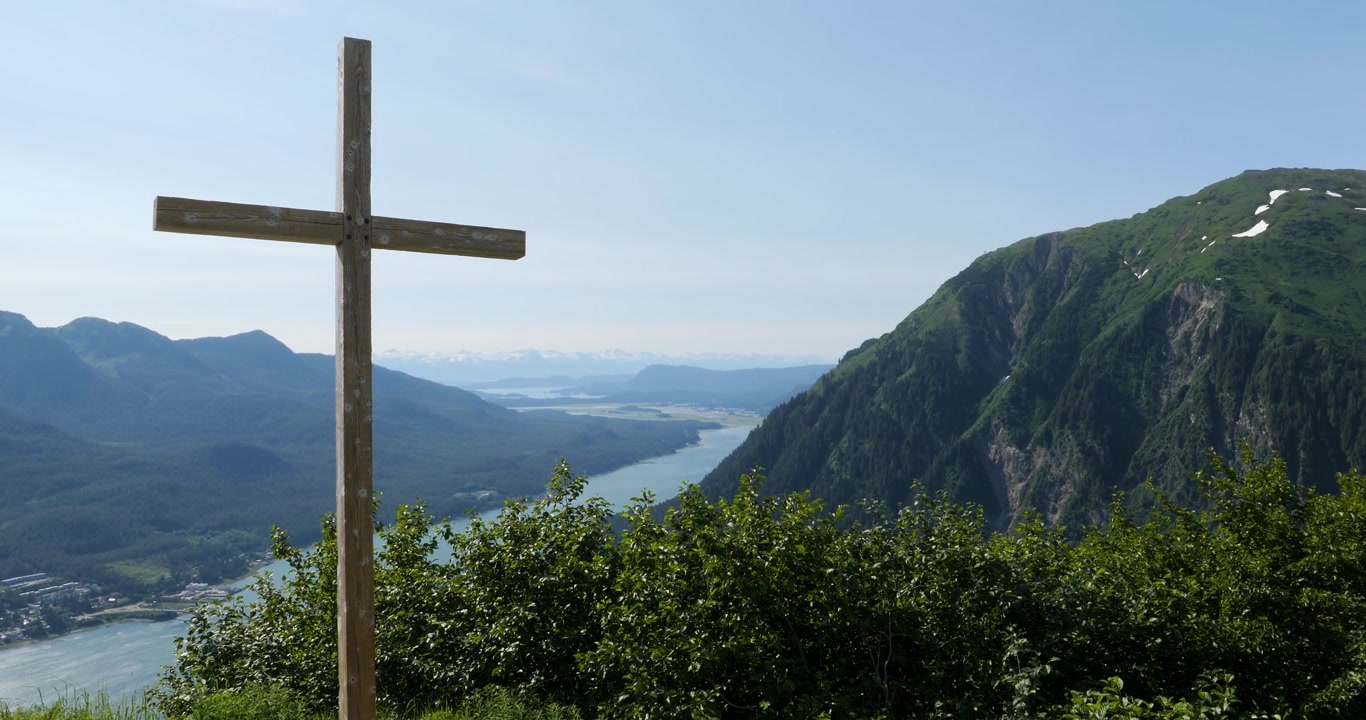 Sentiero del Monte Roberts alla Croce di Padre Brown. Splendida vista dal Monte Roberts sulla città di Juneau, sul canale di Gastineau e sul Monte Juneau.