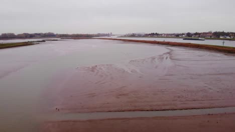 reserva natural de crezeepolder en la orilla del río noord en ridderkerk, países bajos