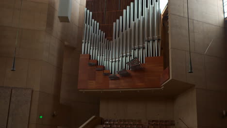 modern church pipe organ