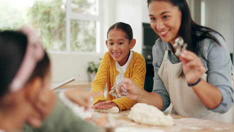 Backen,-Familie-Und-Lernen-Von-Kindern-Mit-Der-Mutter