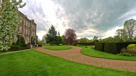 gunby estate, hall y jardines, casa de campo hogareña de 1700 ubicada en jardines amurallados victorianos al pie de los wolds de lincolnshire