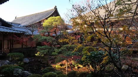 Zenrin-Ji-Temple-Eikan-do-Buddhist-temple-garden-with-Fall-maple-trees-red-colors,-Kyoto,-Japan