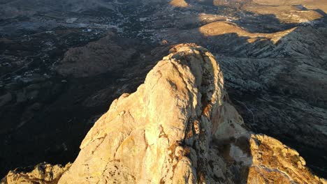 Roca-De-Bernal,-Monolito,-Pueblo-Mágico-De-Bernal,-Querétaro,-México,-Aldea,-Tiro-De-Dron-De-4k