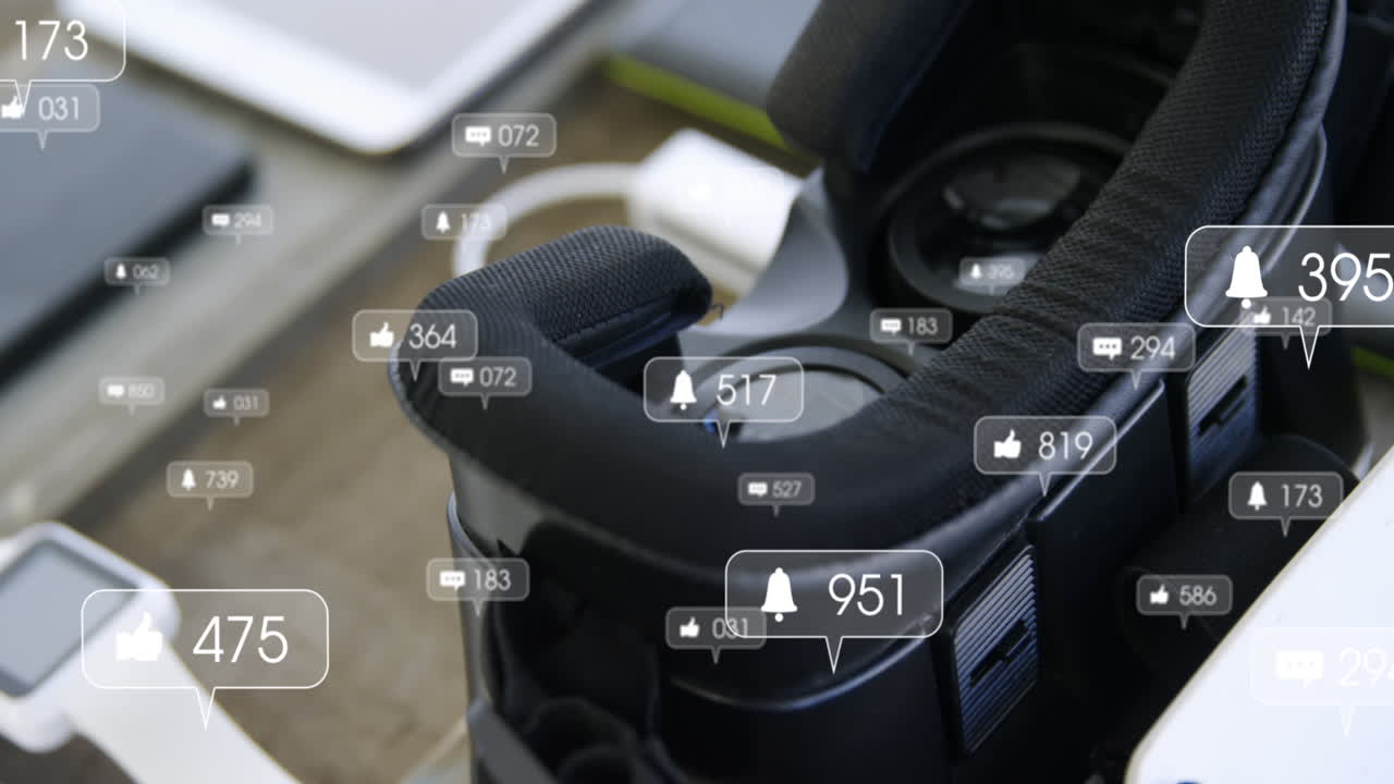 vr 헤드 ⁇  위의 회색 배너에 있는 소셜 미디어 아이콘과 숫자의 애니메이션