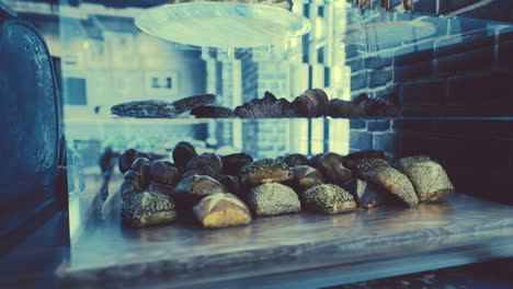 Frisches-Brot-Auf-Regalen-In-Der-Bäckerei