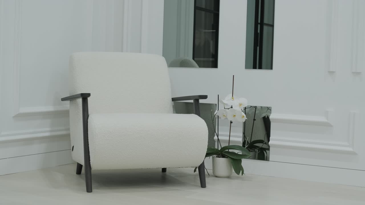 텍스처 된 의자 와 장식적 인 억양 을 가진 아 한 현대적 인 모이