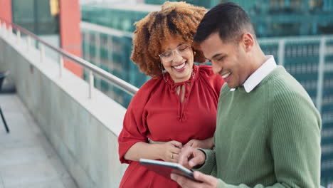 Business-people,-tablet-and-working-on-rooftop