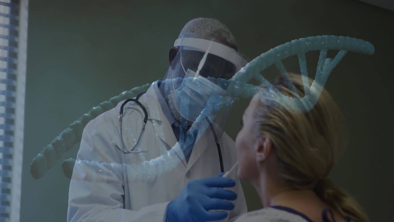 Medico con stetoscopio che effettua un test con tampone nasale su un paziente, con un overlay di elica di DNA.