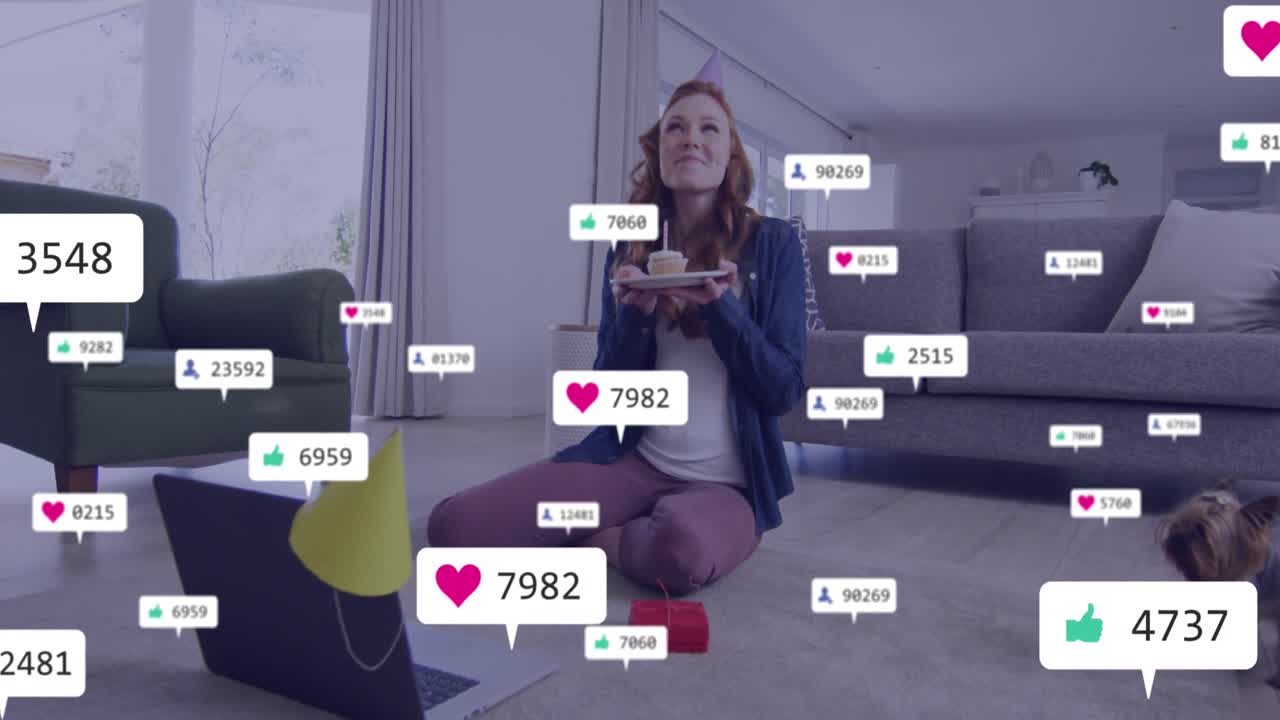 알림 바의 애니메이션, 백인 여성이 불을 불어넣고, 비디오 통화로 생일을 축하합니다.