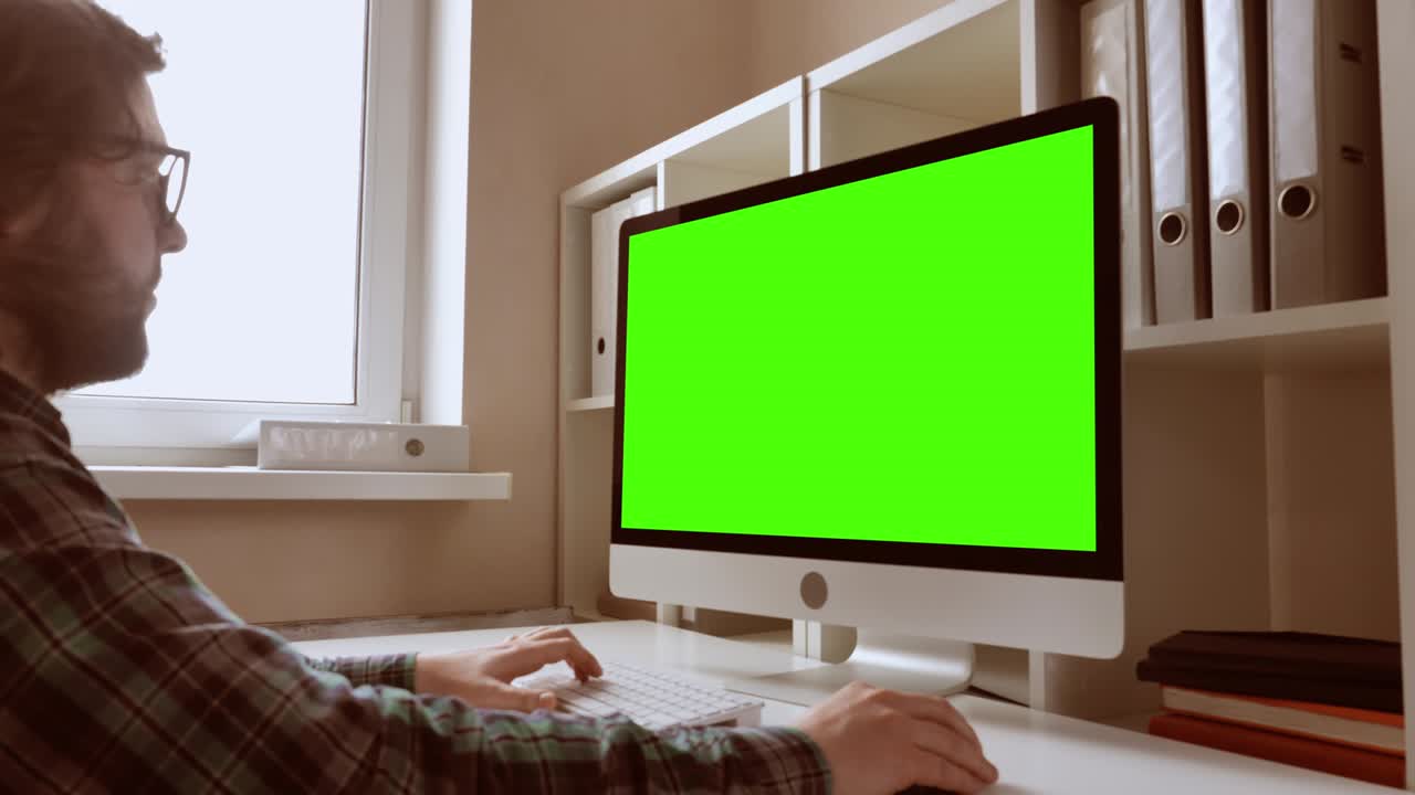 작업 중 휴식을 취하고 있는 직원