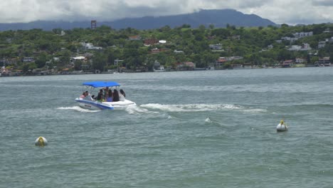 a boat moving away from the coast in the something of tequesquitengo