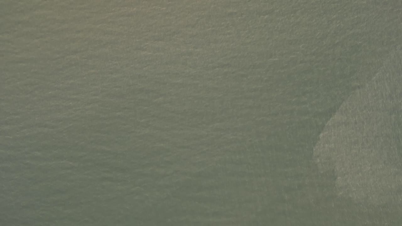 vista aérea vespertina de pantai damai central de santubong y el pueblo cultural de sarawak, borneo