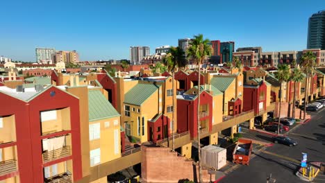 apartamentos de estilo adobe brillante en tempe, arizona