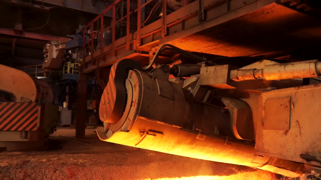 철강 공장 - 뜨거운 금속 부어
