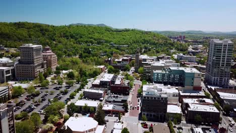 Asheville,-North-Carolina,-Das-Rathaus-Von-Asheville-Und-Das-Gerichtsgebäude-Von-Buncombe-County