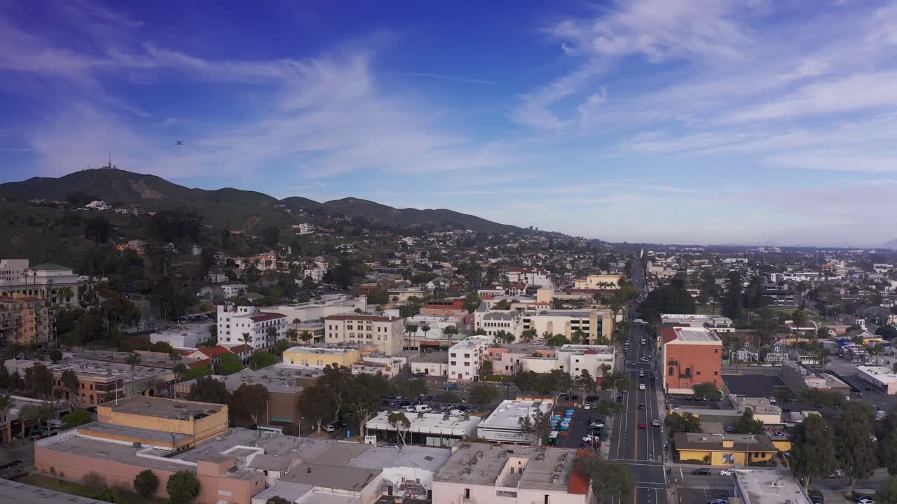 toma aérea panorámica amplia del centro de ventura, california