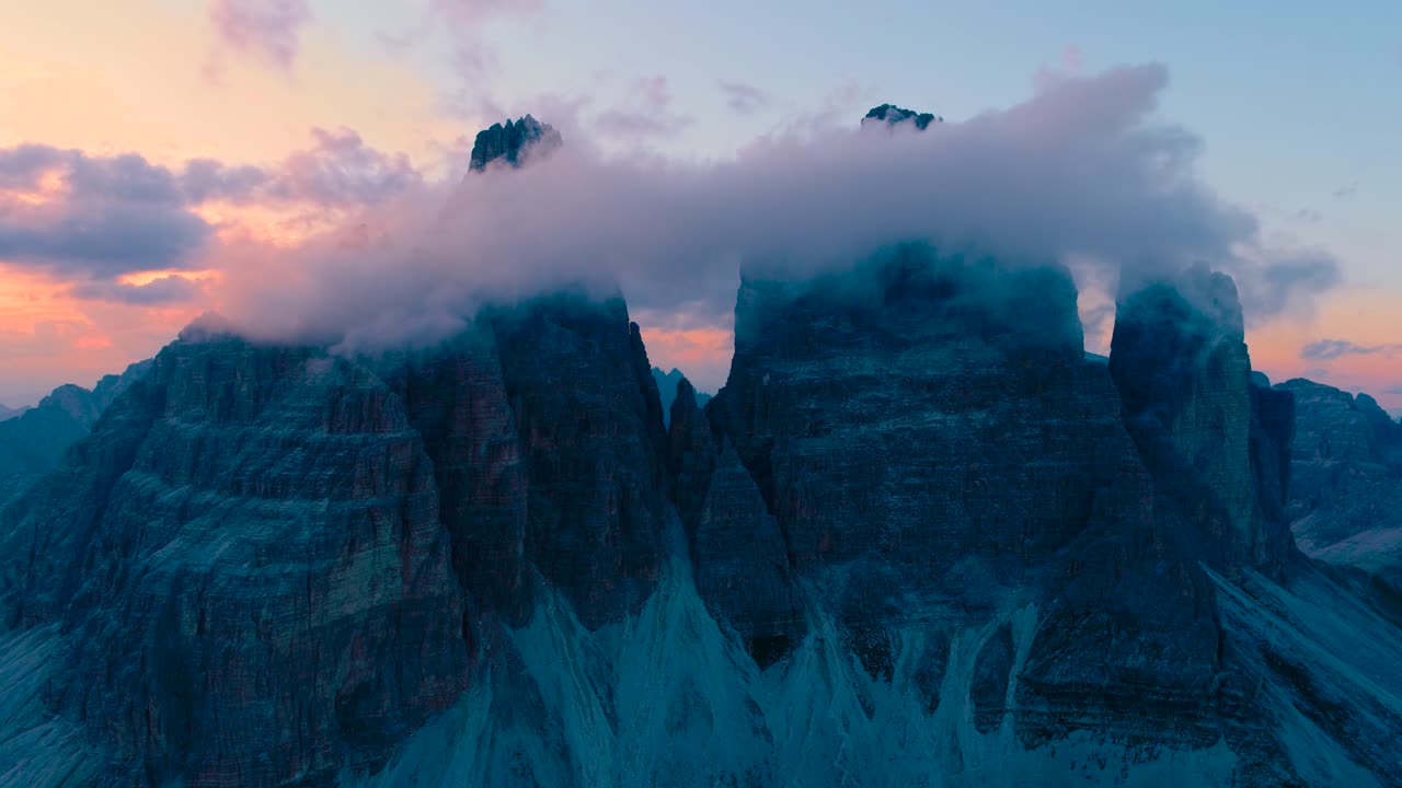 국립 자연 공원 도로미티스 알프스 산맥에 있습니다. 이탈리아의 아름다운 자연.
