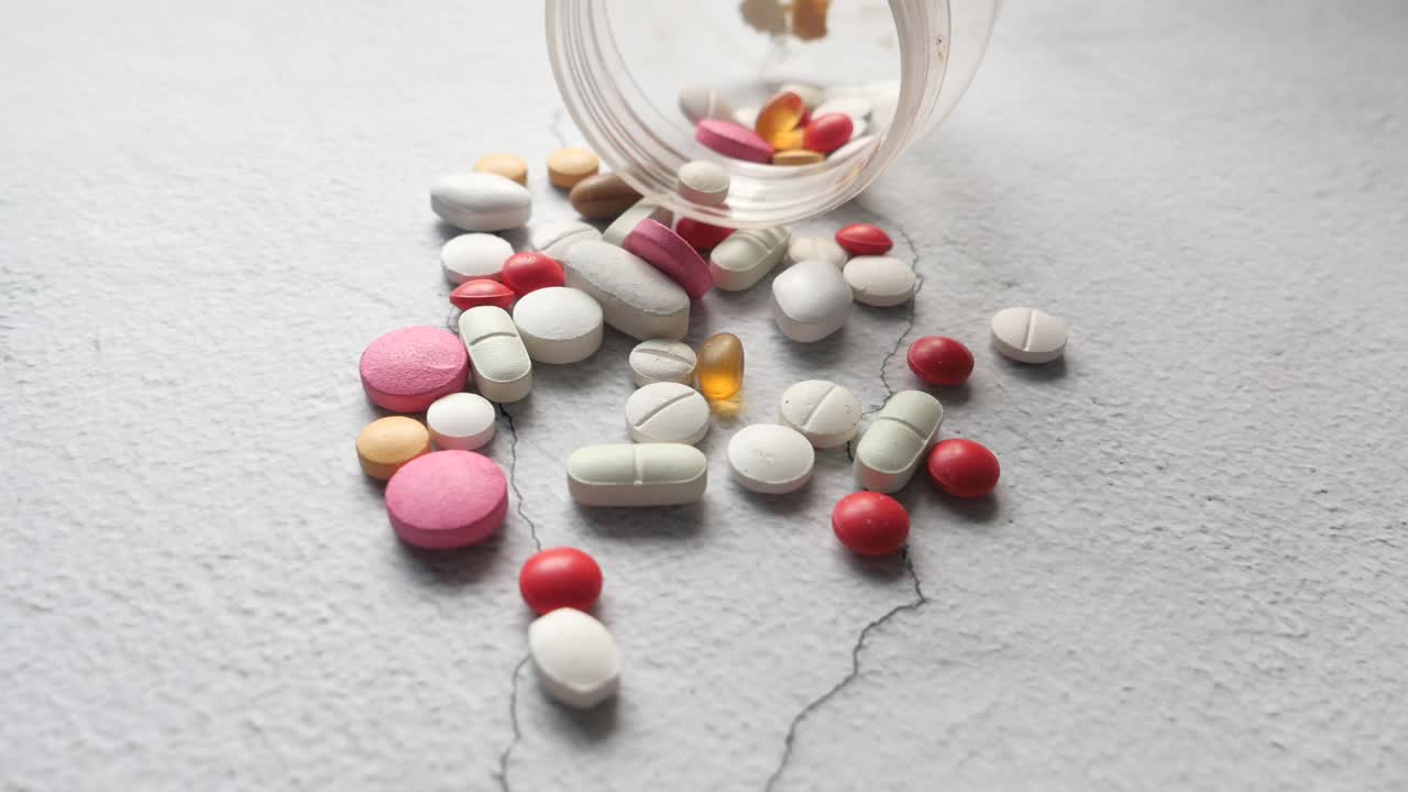 흘린 여러 가지 알약