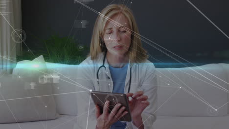 animación de la red de conexiones y procesamiento de datos sobre una doctora caucásica que usa una tableta