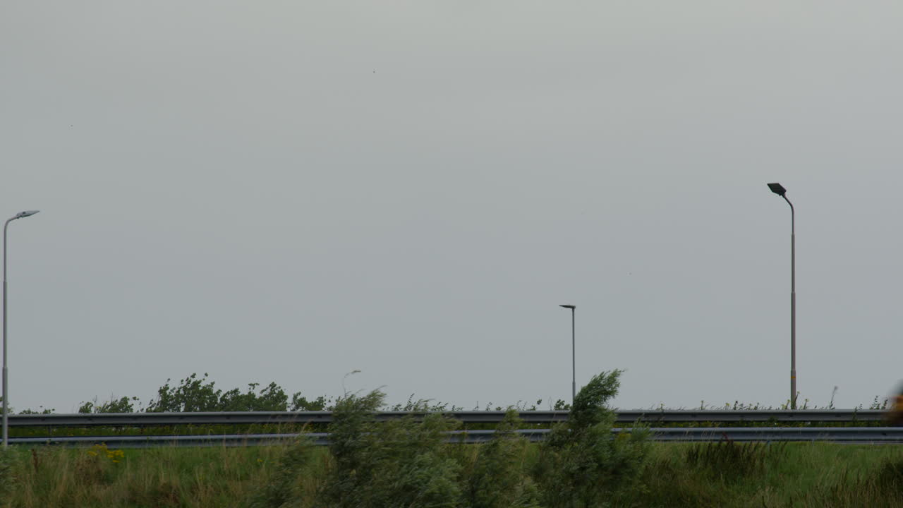 구름 은 날 의 고속도로 교통