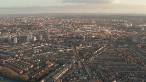 Toma-Aérea-Sobre-Maida-Vale-West-London-Al-Atardecer