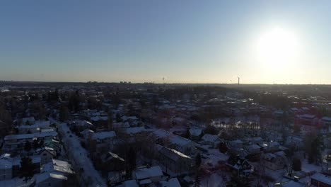 Schöne-Drohnenaufnahmen-Der-Finnischen-Stadtlandschaft-Im-Winter