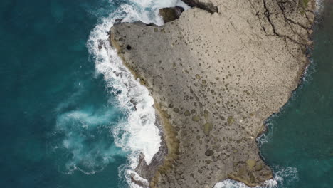 Topdown-De-La-Cueva-Del-Indio-En-La-Ciudad-Norteña-De-Arecibo-En-Puerto-Rico