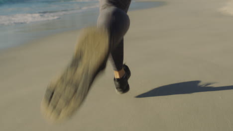 Piernas,-Mujer-Corriendo-Y-Entrenamiento-De-Fitness-En-La-Playa
