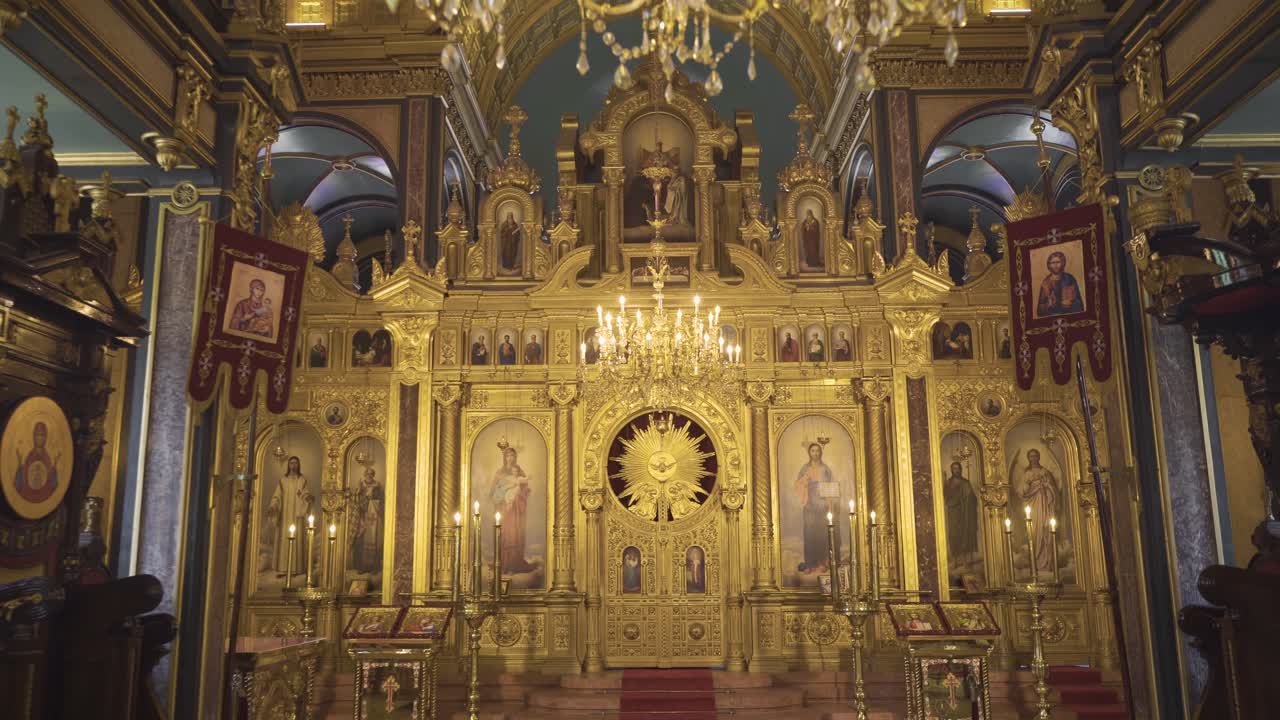 общий вид великолепной церкви.