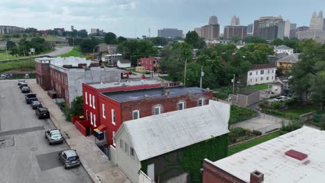 houses in suburb of kansas city, missouri