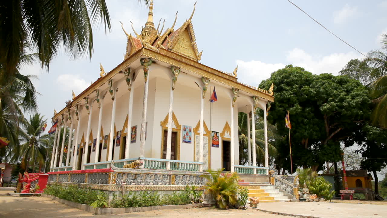 templo en pueblo flotante en camboya