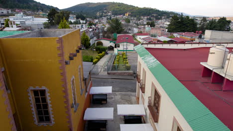 Tiro-De-Calles-Vacías-Durante-Pandemc-En-La-Ciudad-De-El-Oro-México