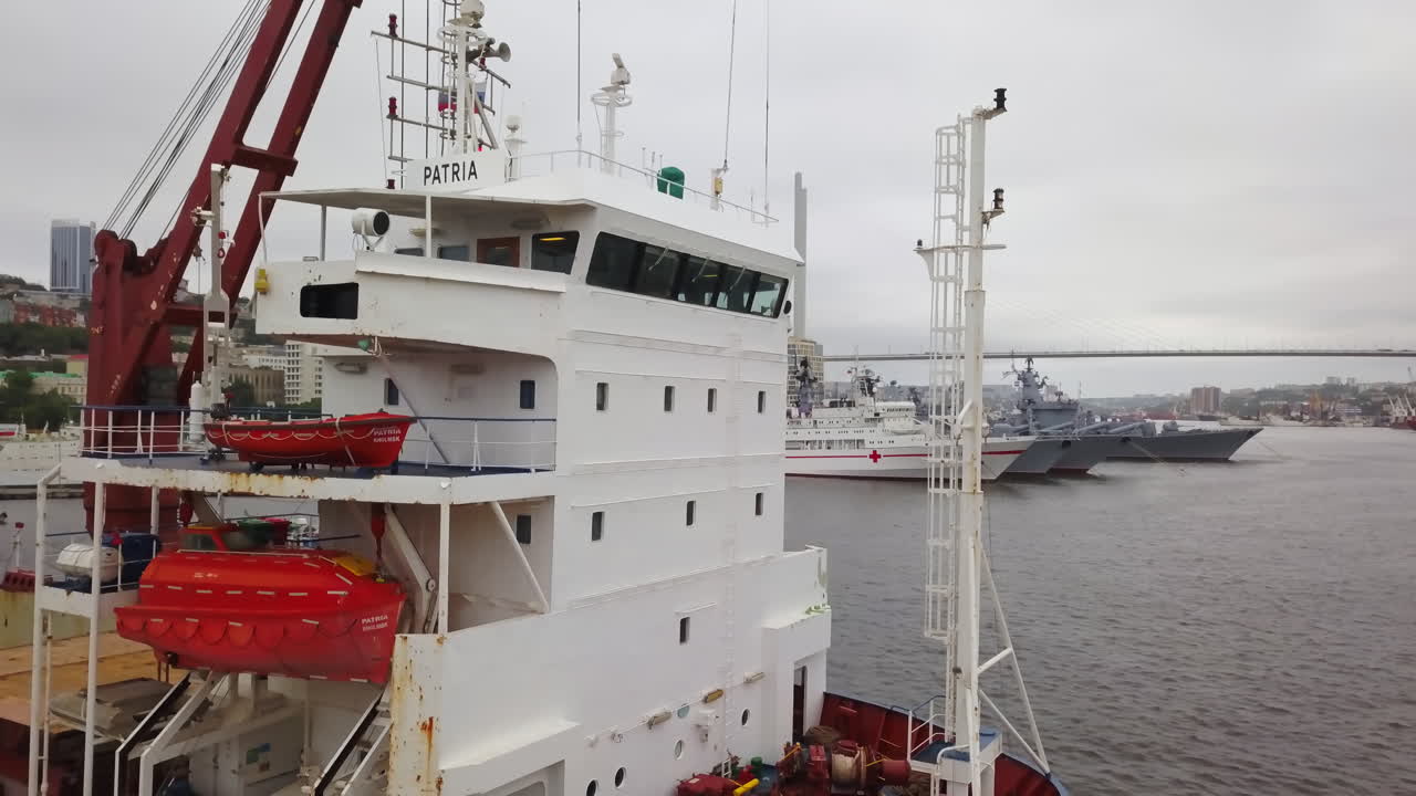 항구 에 있는 배 들