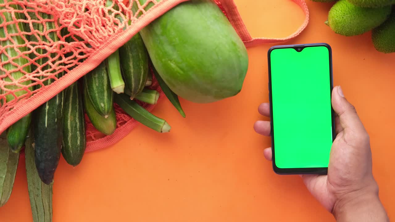 compras de comestibles con teléfono de pantalla verde