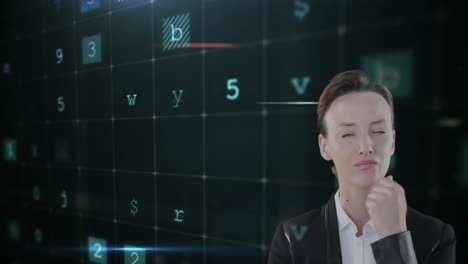 mujer de negocios caucásica con procesamiento de datos