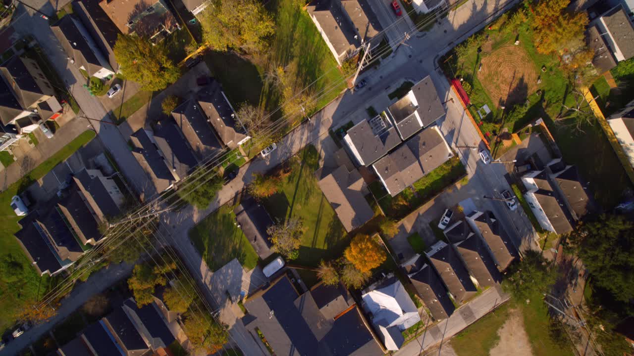 텍사스 주 휴스턴의 역사적인 프리드맨 타운 지역의 주택의 새 눈으로 볼 수 있습니다.