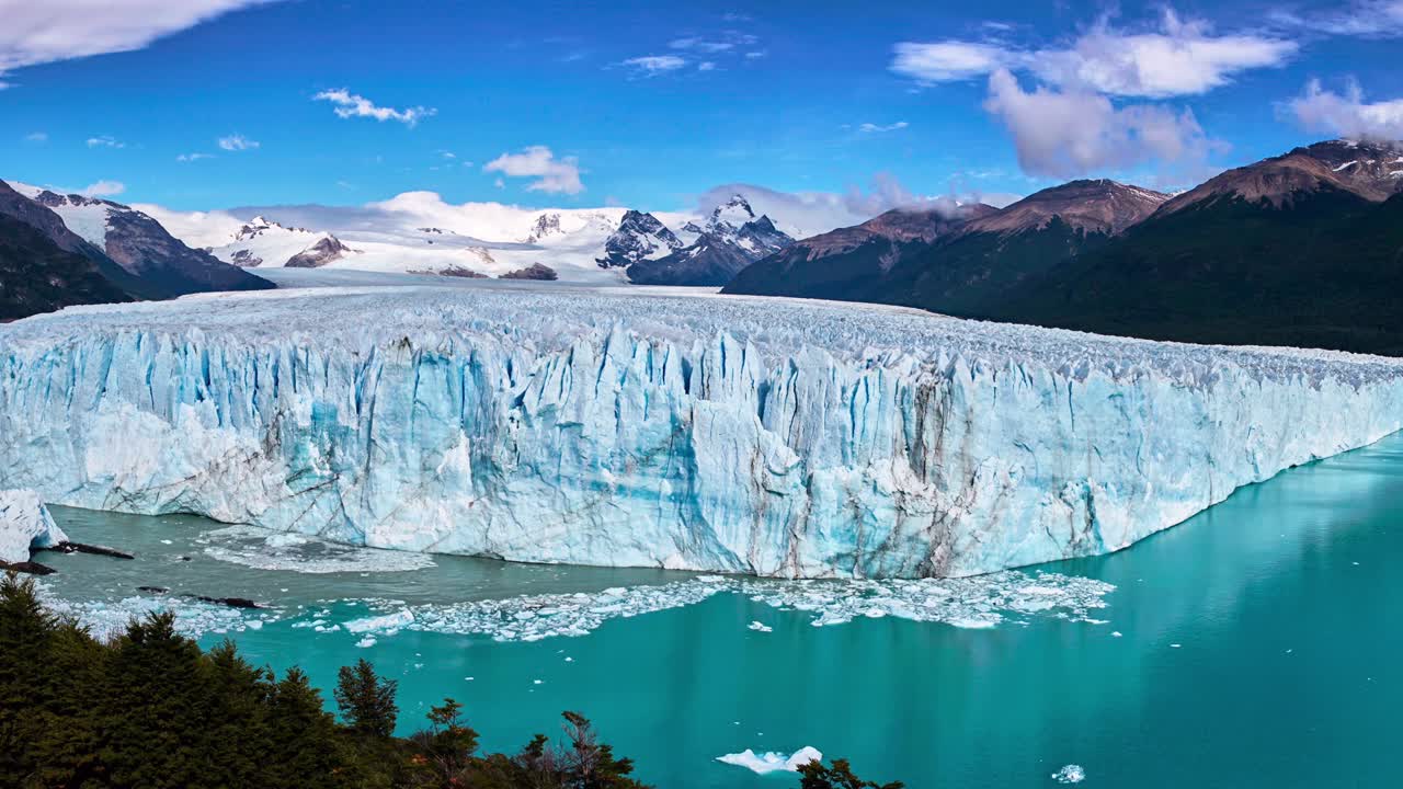 Geleira Perito Moreno com Céu e Água Animados