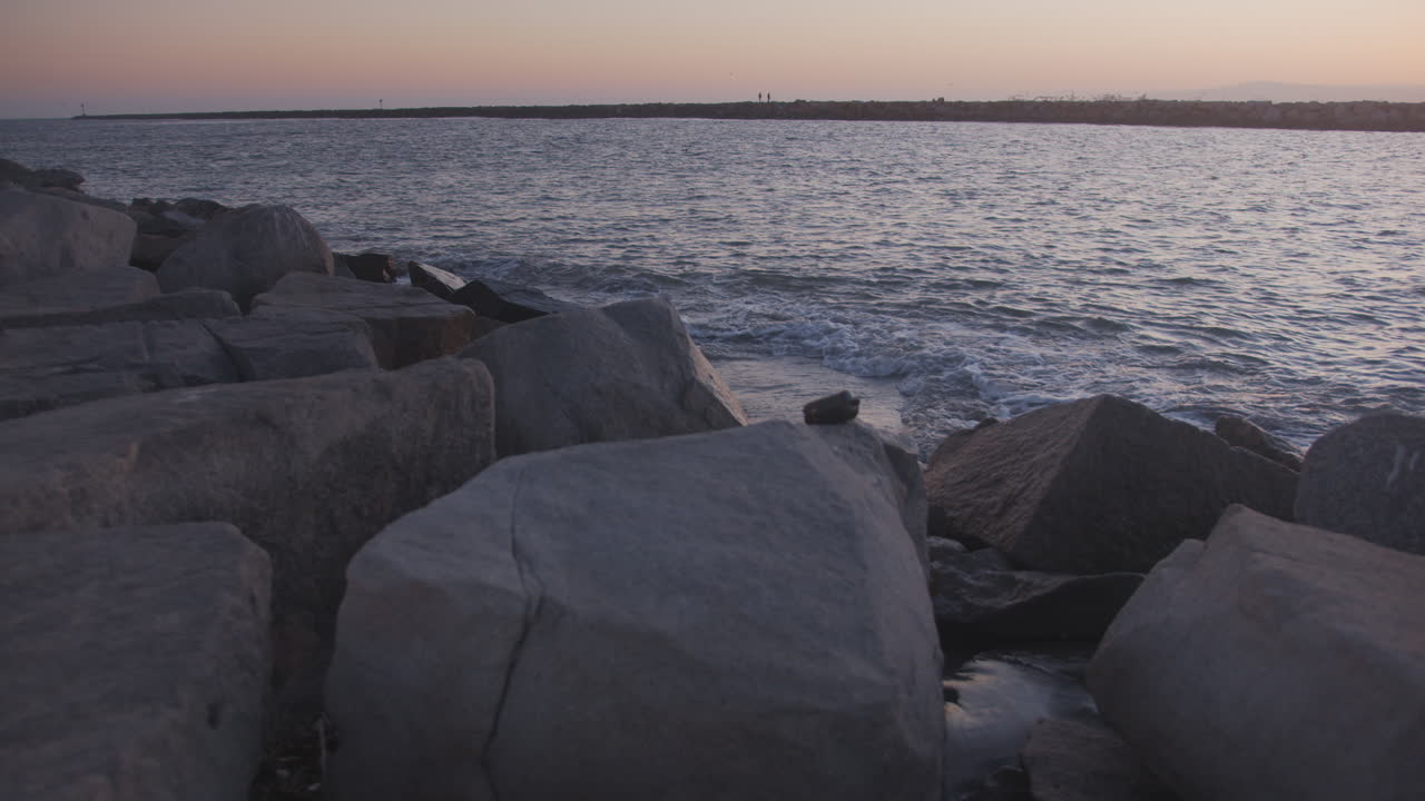 Slowmotion surf i en stillehavskanal