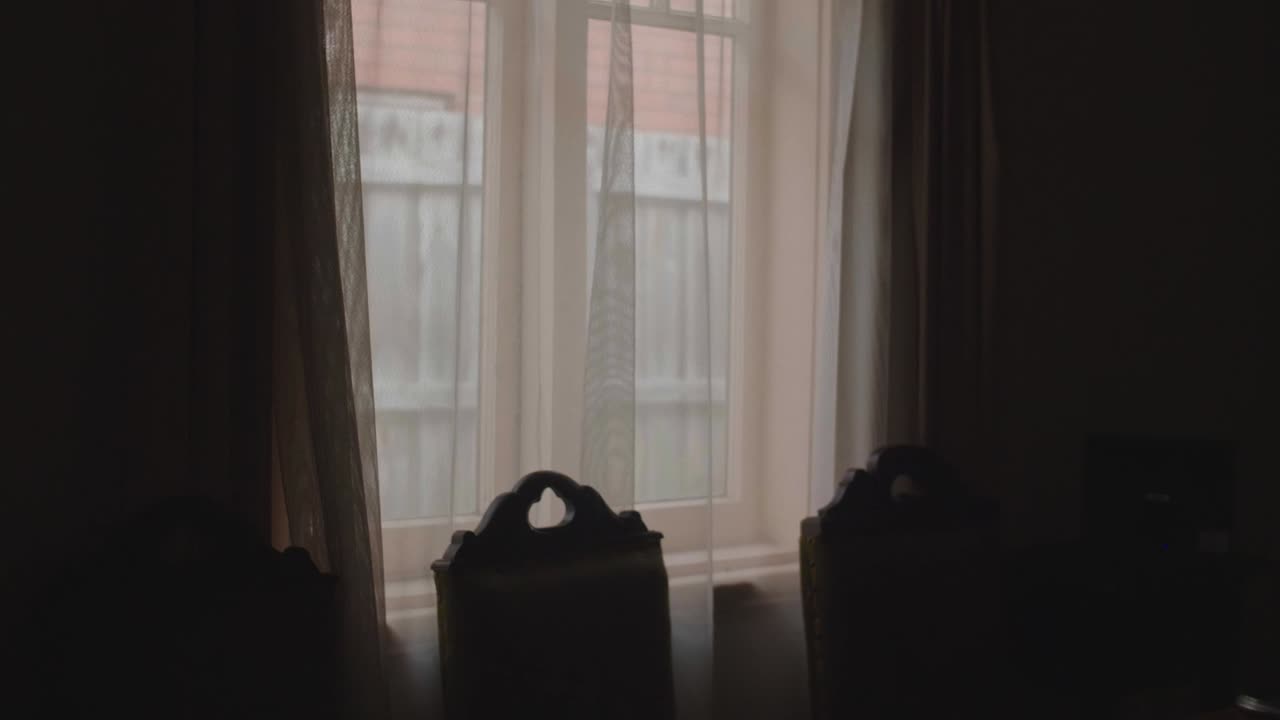 오래 된 집의 어두운 변덕 샷