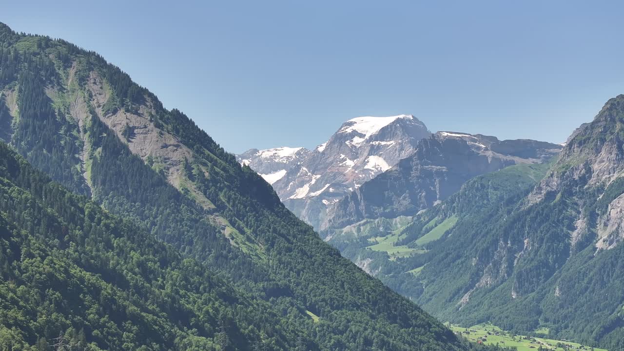 글라루스 남부 스위스에 있는 퇴디 산과 계곡의 항공 뷰